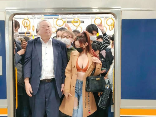 日文女神「長瀨昆妮」過節大放送！爆乳宣稱：520把你吸到歸零！