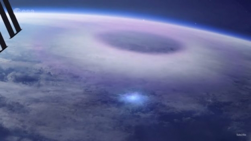 比閃電壯觀百倍，從國際太空站俯瞰高層大氣閃光現象「淘氣精靈」