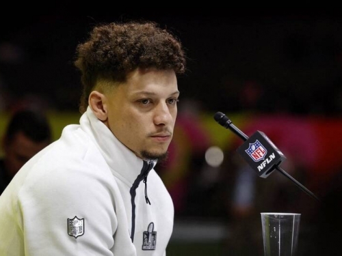 NBA》身為獨行俠鐵粉卻眼睜睜看東契奇被交易！NFL三冠巨星好心痛