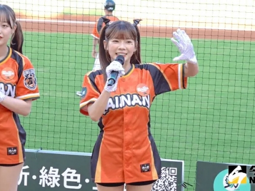 中職》芮絲還原黃仁勳跳「統一尚勇」＋擊掌現場！笑稱：我是天選之人嗎