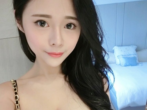 乳能量百分百！直播正妹「Summer」霸氣外露Ｇ奶，真的是爆滿也飽滿！