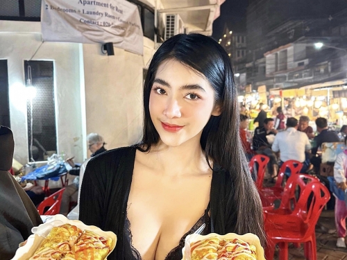 蛋包飯低胸辣妹 夜市擺攤秀身材 超狂背景曝