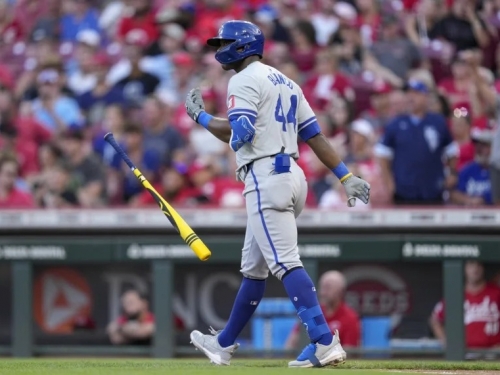 MLB》黃色蠟筆之力！皇家守備組雙響後換球棒 隊友驚呆：傻了嗎？