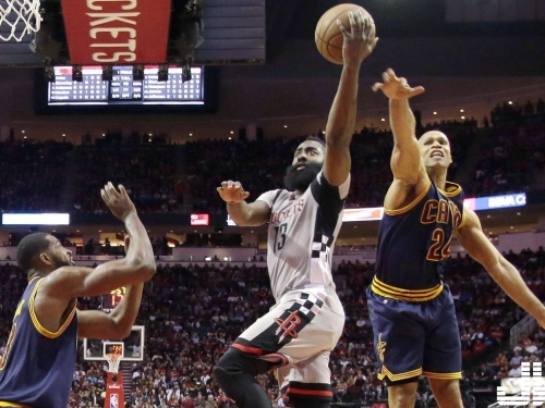 MVP之爭！詹皇8失誤葬送勝利 哈登奪「大三元」逆轉騎士