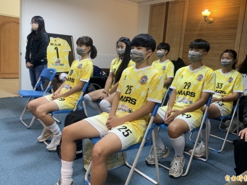 足球》桃園冠名第10支球隊！ 桃園戰神MARS女足開踢