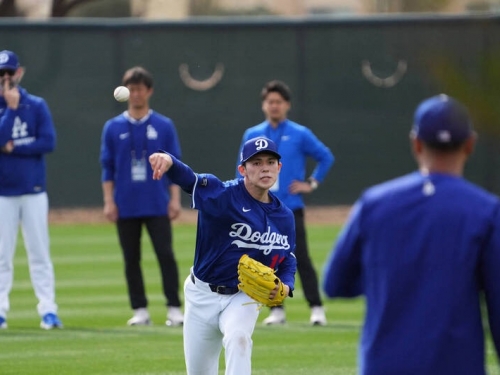 MLB》沒有翻譯沒問題！ 佐佐木朗希英文獲道奇隊友稱讚