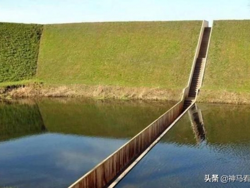 世界最不可思議的橋，工人造橋把圖紙拿反了，卻意外成為“神蹟”