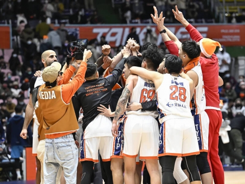 PLG》盧峻翔第四節甦醒拿10分 領航猿擊敗最難贏的勇士奪7連勝