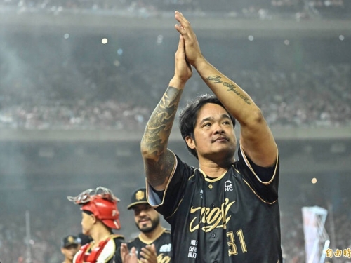 中職》妹神降臨助威 林智勝引退賽今滿座