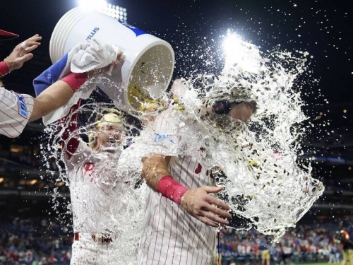 MLB》史瓦伯開轟、克萊門斯再見安打！費城人止敗穩坐國東龍頭