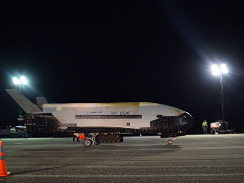 連飛780天創紀錄 美軍太空飛機X-37B返航