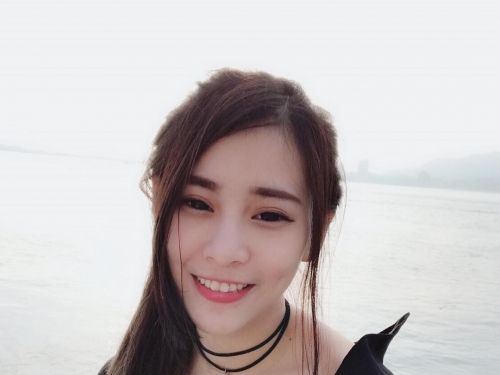 果然是草莓的季節，「氣質女孩」草莓萌萌甜笑直接治癒你一天的疲勞！