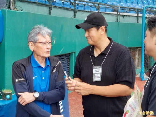中職》李大浩造訪新莊舊識多 郭泰源「相揪」再打柏青哥