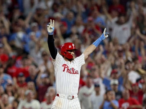 MLB》睽違4年的再見安打 費城人哈波一棒氣走太空人