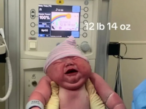美新手媽誕5.8公斤「巨嬰」醫護全嚇傻 網友：他自己走出來？