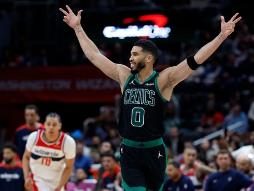 NBA》塞爾提克一哥塔圖姆開季超火燙 並肩綠衫軍傳奇柏德紀錄