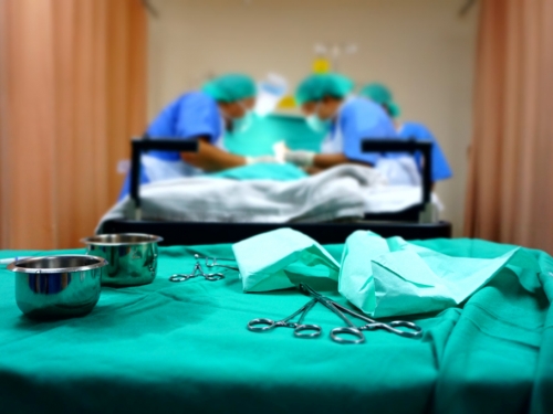 割包皮竟切掉龜頭！醫騙青春期會長 他等12年獲賠2千萬