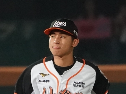 減輕守備負擔　陳傑憲改守外野