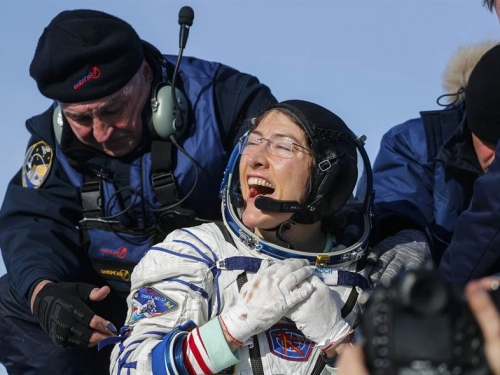 太空待近一年破紀錄 美國女太空人返回地球