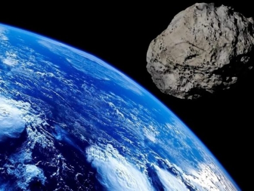 新小行星與地球軌道交錯，若相撞將引發滅絕事件