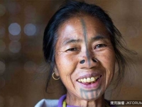 印度神秘部落！這裡的女人竟然用木塞塞鼻孔