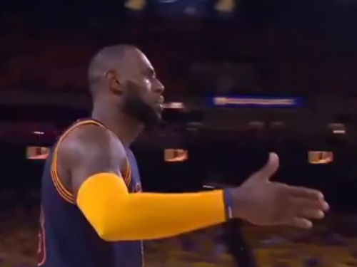 兄弟振作！我們還沒輸阿！詹皇再現王者氣度 用兩個暖心舉動鼓勵隊友