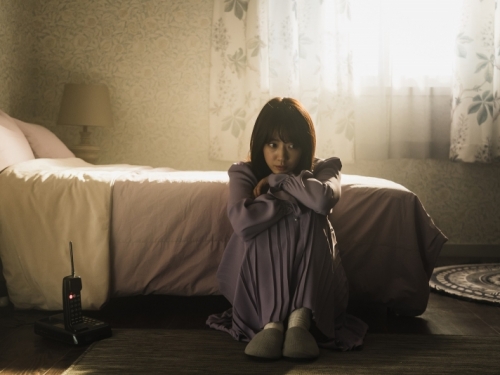 我會找到妳，然後殺了妳！Netflix全新女性驚悚片《聲命線索》，一場跨越時空的追殺...