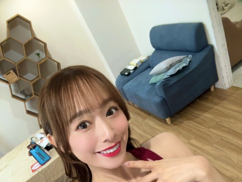 太太你屁股好騷！巨乳肥臀家政婦「白石茉莉奈」被客戶脫褲即開幹