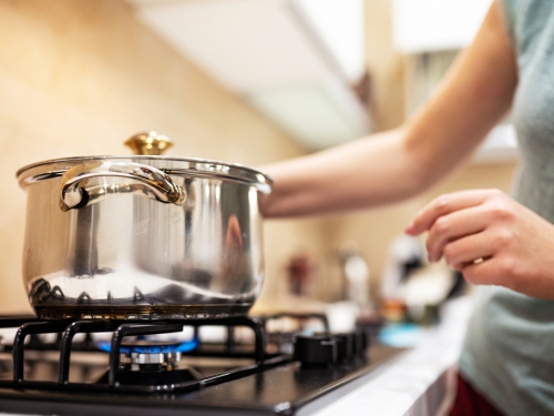 人妻被下令每天煮飯 公婆吃到送醫 結局神反轉