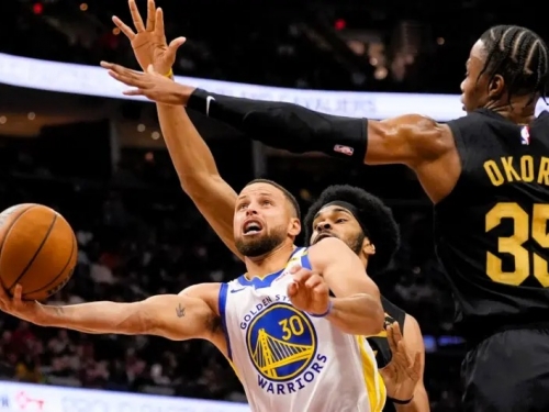 NBA》騎士示範「獵殺勇士」說明書！勇士三大致命問題全部浮現