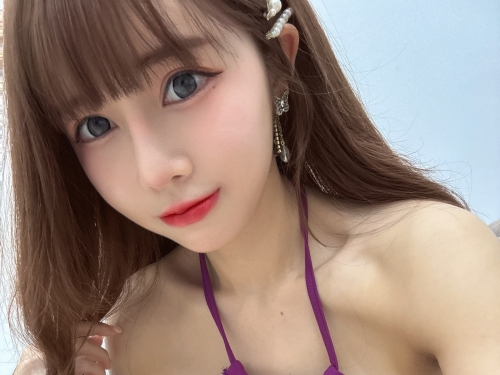 這麼凶的爆乳女王！「安希」化身手遊角色，兩片布料包不住「白嫩大肉包」