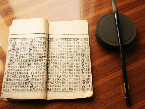 一國之君慘淪「馬桶皇帝」 他便祕蹲廁所順便批奏摺
