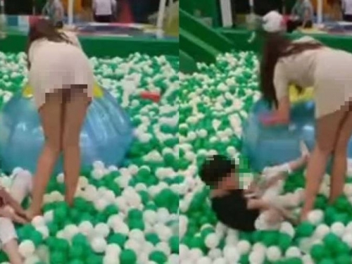 兒童區炸裂！ 短裙辣媽彎腰洩蜜桃臀+美腿 這幕讓網友狂放大