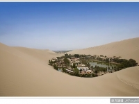 乾旱沙漠中的綠洲貿似海市蜃樓