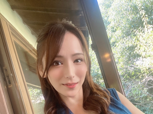 大奶熟女人妻「広瀬ゆり」被老公叫去高級飯店，居然是用來跟上司賠罪的禮物