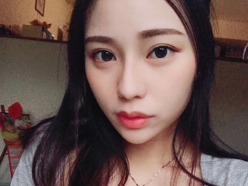 吊嘎妹「Rachel Q」升格性感地方媽媽　哺乳照充滿愛心又火辣