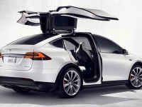 特斯拉推出入門版Model X　售價7.4萬美元