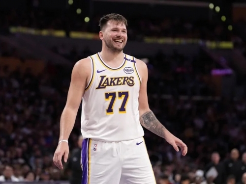 NBA》湖人交易後攻守強勢直衝西區第2 主帥：唐西奇太棒了