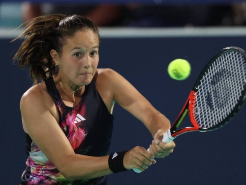 網球 | 卡薩金娜驚奇逆轉勝 與中國女將爭四強資格