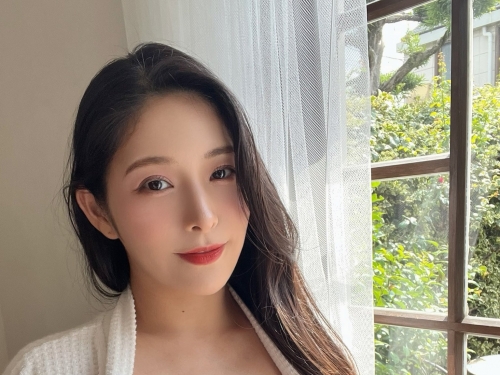 說是第一次！女友熟練「用嘴巴」表情超色　他人傻住了