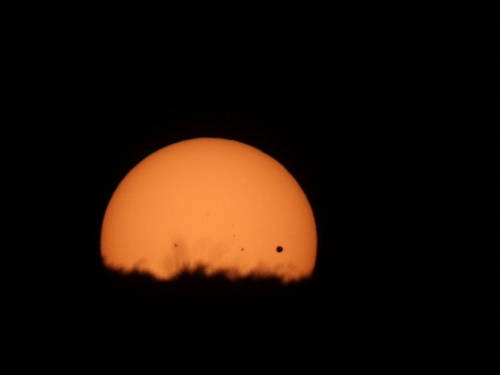 人類的迷思：金星上有兩萬座神祕城墟 ，形如金字塔！