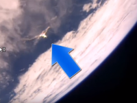 UFO穿越大氣層離開地球的視頻！