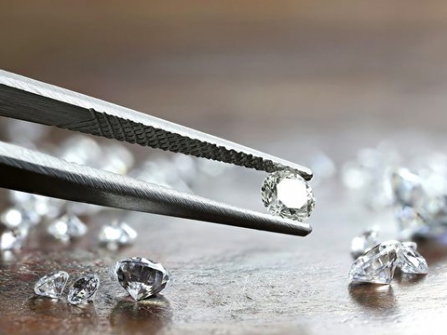 新研究發現奈米層級鑽石可彎曲偏折