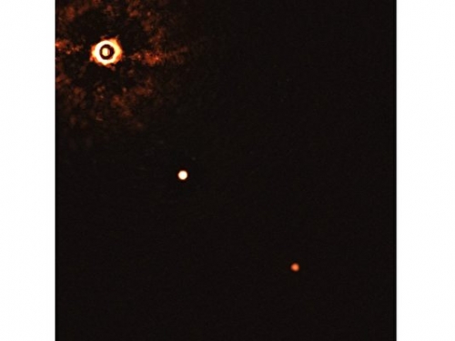 科學家首次拍到類太陽系恆星系統照片