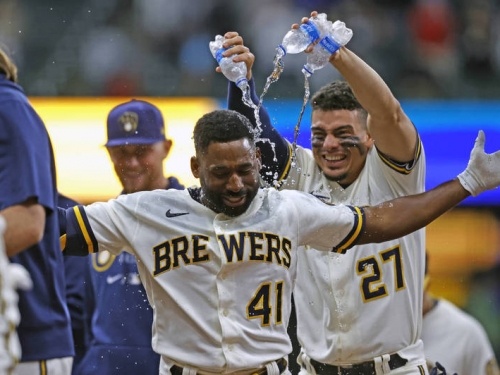 MLB》連2天延長賽 金手套外野手再見安氣走教士