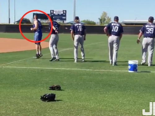 [影]「NCAA三月瘋」有多瘋？MLB球員穿籃球衣春訓、大學生把垃圾桶灌爆