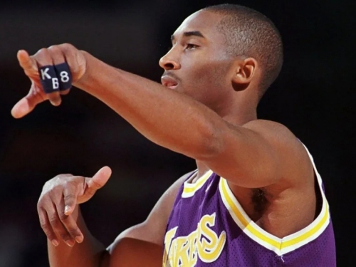 NBA》布萊恩生涯首場先發戰靴賣價飆升 拍出700萬天價