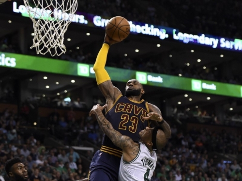 詹皇還沒出力超賽就掰了！砍完38分破紀錄 賽後受訪表示「我狀況不好」