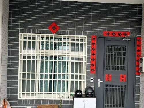 他大秀一堆「哈們」春聯 網笑瘋︰過年就是要開心！