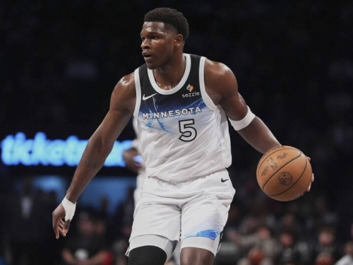 NBA》有夠衰！愛德華茲踩到對手教練扭到腳 但灰狼還是擊敗籃網